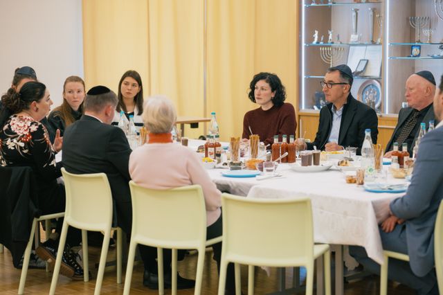 Besuch der Synagoge mit Cem Özdemir